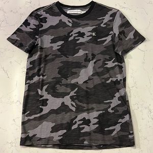 NWT Calvin Klein Jeans Men’s Camouflage Tee